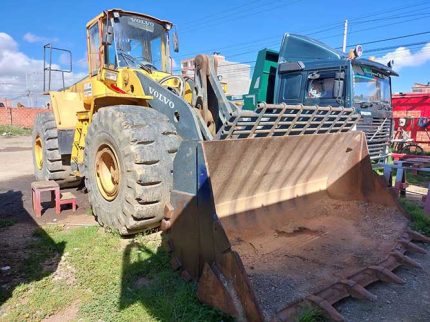 Pala cargadora Volvo L220E