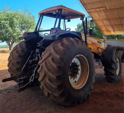 Tractor Agrícola Valtra BH180