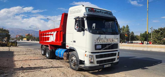 Volqueta Fiat año 1975 ARMADO VOLVO FH12 420