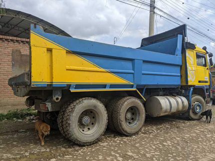 Volqueta Volvo F12