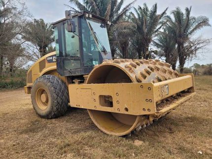 Vibrocompactadora pata de cabra Caterpillar CS54B